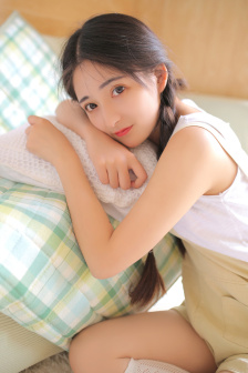 美女被抄的一干二净